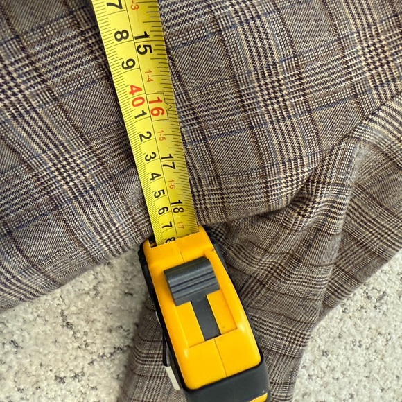 Yerse XS worn a couple times MINT condition Classic Tan Plaid Blazer OVERSIZED - Picture 14 of 16